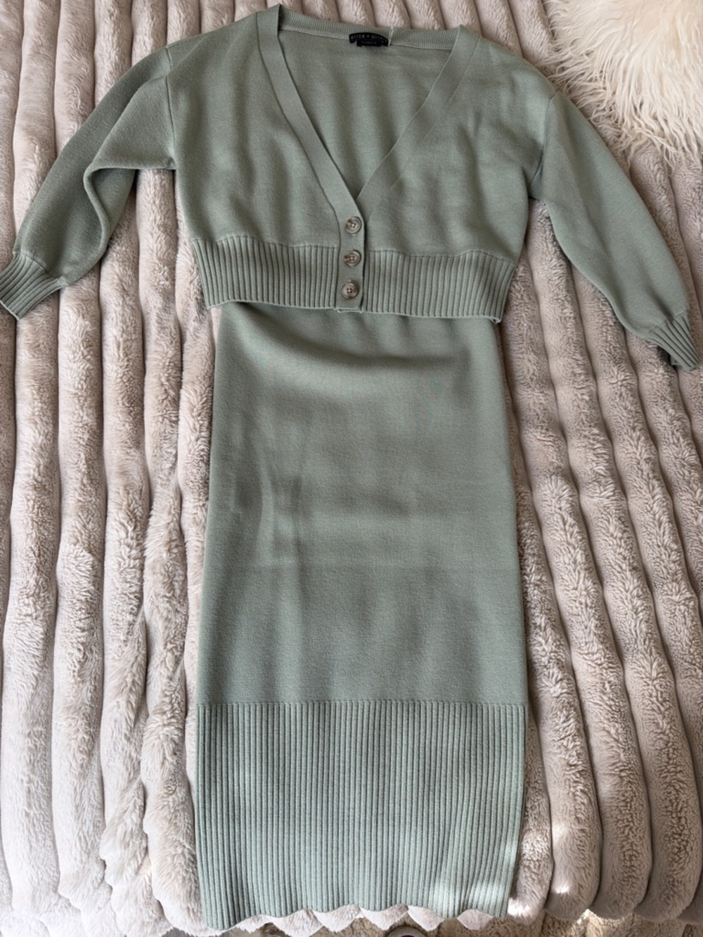 Alice + Olivia Sage Green Cropped V-Neck Cardigan and skirt set - Picture 5 of 5